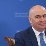 Enervat că nu reușește să taie pensiile magistraților, Bolojan se răzbună pe primari. Indemnizațiile speciale ale acestora, amânate din nou