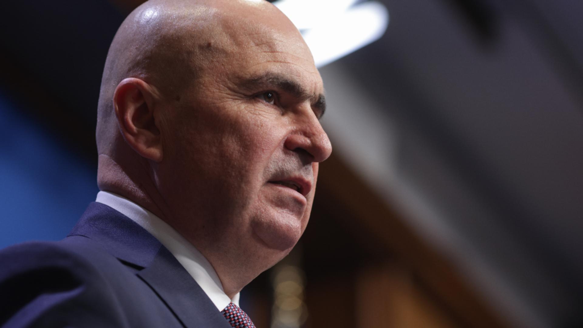 Festival de ironii pe pagina de Facebook a Guvernului, după urările lui Bolojan. ”Fără tine cred că noul an ar fi perfect!”