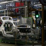Criză majoră în industria auto. Fostul șef Stellantis prezice închiderea a 10 fabrici europene din cauza politicilor UE