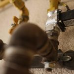 Bătaie de joc la Mangalia. Zeci de oameni lăsați în frig de sărbători, deși au plătiut facturile de gaze