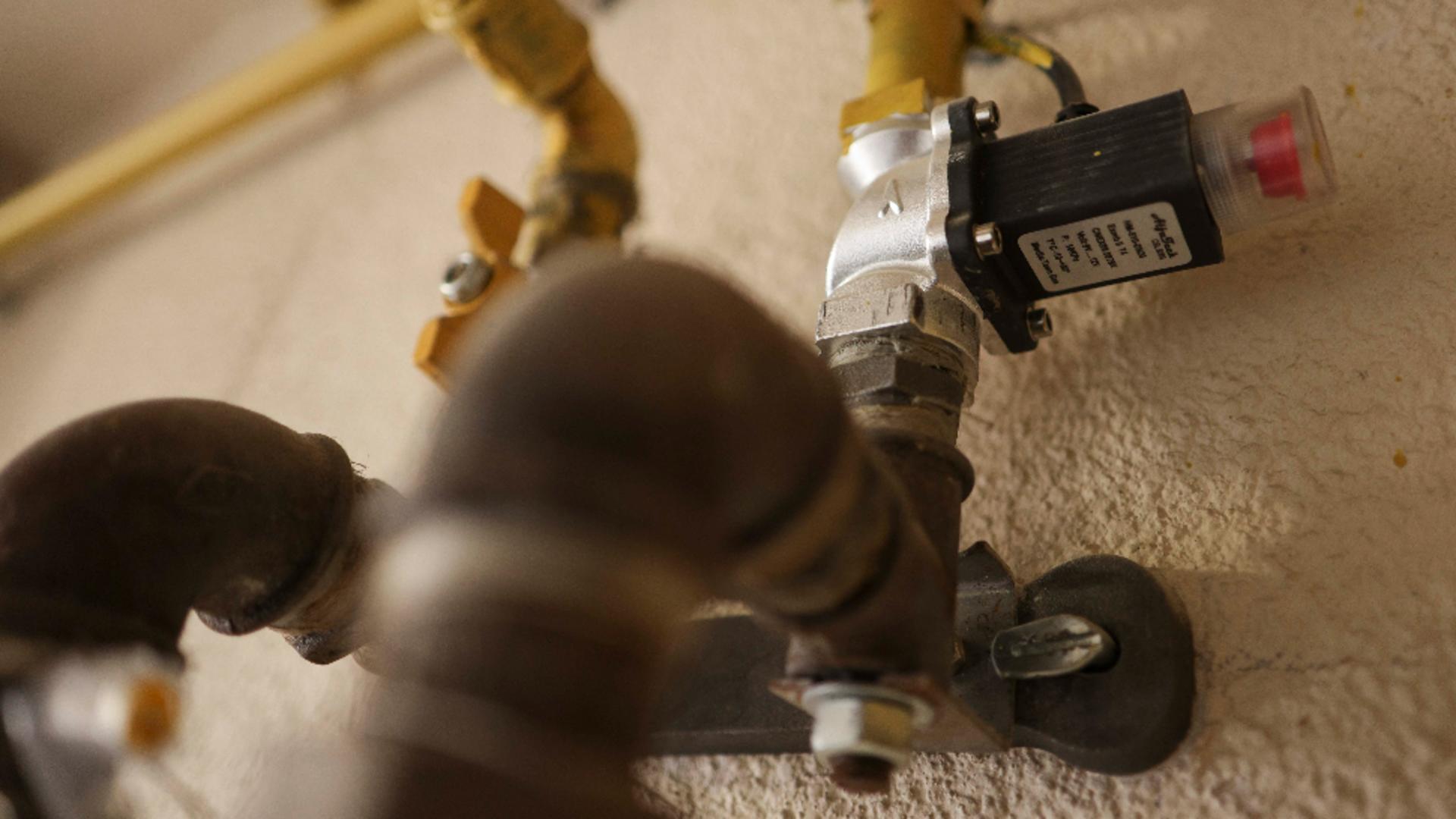 Bătaie de joc la Mangalia. Zeci de oameni lăsați în frig de sărbători, deși au plătiut facturile de gaze