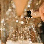 Culorile Revelionului 2026: Ce să porți în noaptea dintre ani pentru a avea parte de fericire