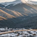 Valea Prahovei intră în „defensivă turistică”: austeritatea, scumpirile și eliminarea voucherelor lovesc în plin – ANALIZĂ