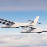 Record absolut în aviație. Singurul avion din lume cu aripi mai late decât un teren de fotbal – Video