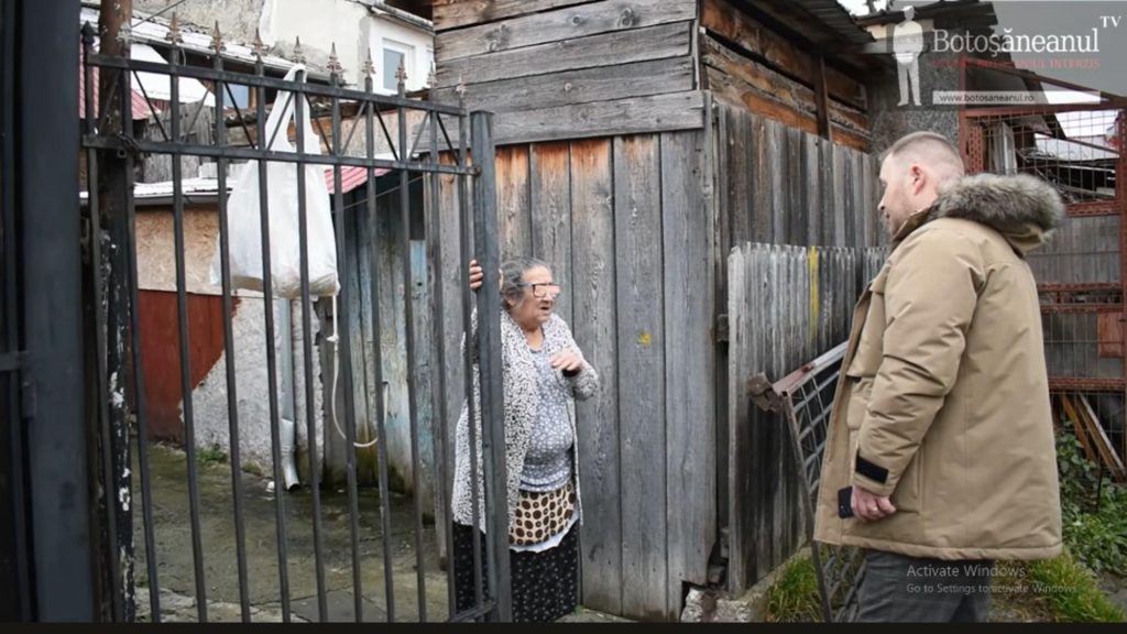 Bătrână sărmană, lăsată fără apă în ajun de sărbători, în România lui Bolojan. Femeia a izbucnit în lacrimi când a auzit că trebuie să achite mii de lei – VIDEO