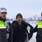 Bărbatul care și-ar fi ucis cu sălbăticie bunicul a fost prins. Este consumator de droguri, iar scenele de la locul crimei i-au îngrozit și pe anchetatori – FOTO