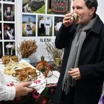 Nicușor Dan, vizită la muzeu în seara de Crăciun. Președintele a fost întâmpinat de colindători