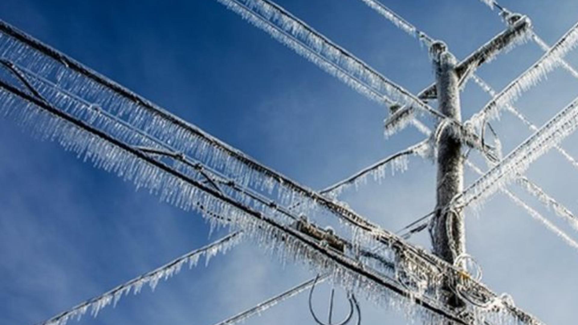 După criza apei, Câmpina și mii de gospodării din Prahova au rămas fără curent din cauza viscolului