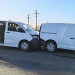 Accident rutier pe centura de vest a Ploieştiului. 18 persoane, între care șapte minori, implicate