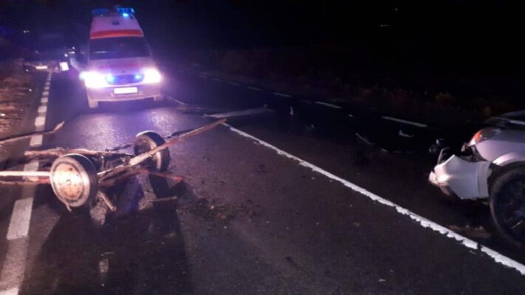 Bărbat rănit după ce a intrat cu căruţa nesemnalizată pe DN23, din județul Vrancea. Avea o alcoolemie de aproape 2 mg/l