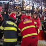 Clipe de groază la Târgul de Crăciun din Pitești. O femeie a fost lovită de trenulețul de agrement – VIDEO