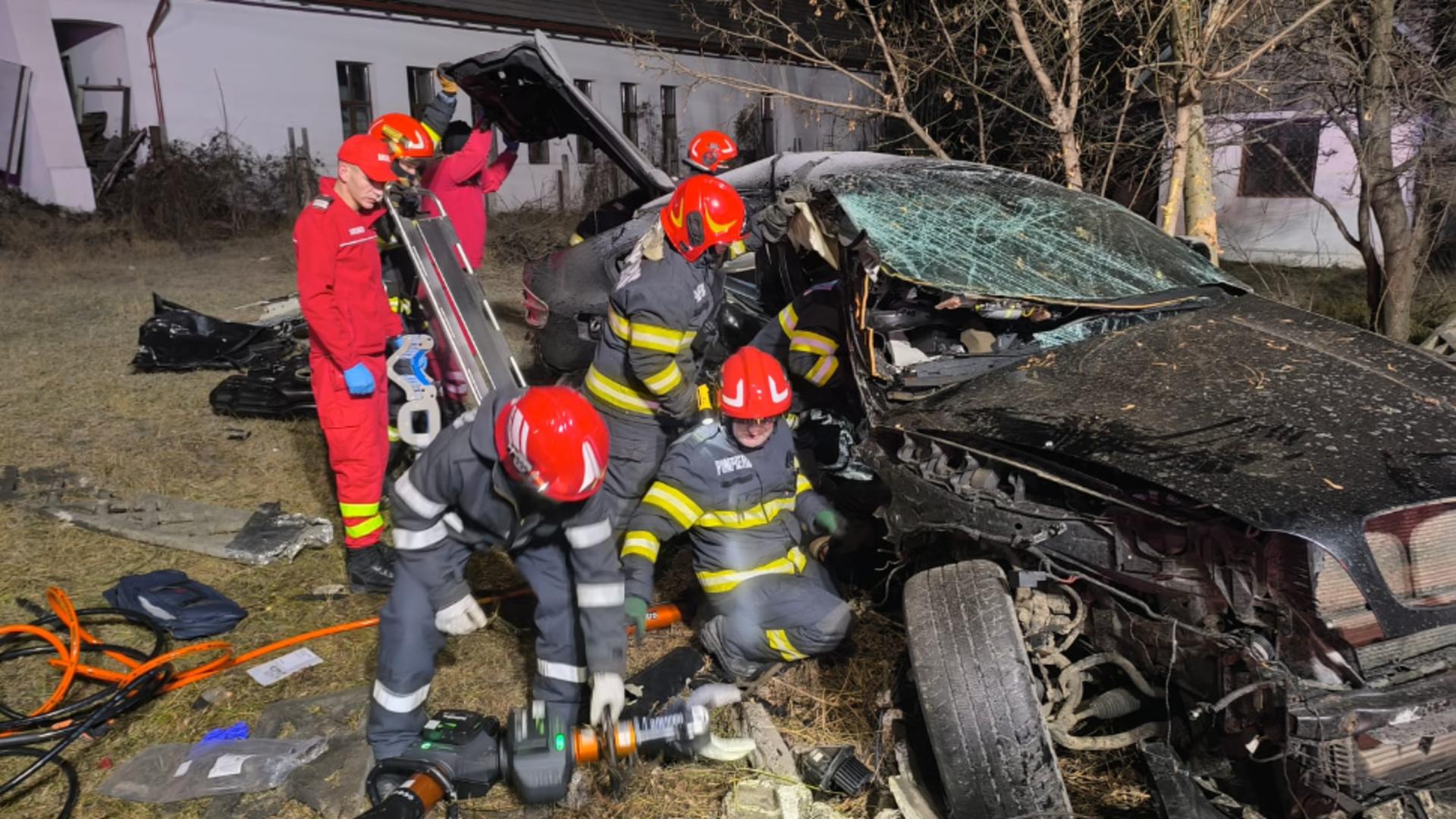 Tragedie pe DN17. Doi tineri au murit după o ciocnire catastrofală între mașini, chiar în a doua zi de Crăciun – FOTO