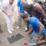 „Combinatorii” cu alba-neagra de la turnul Eiffel au fost săltați de polițiștii francezi. Un influencer i-a dat în vileag. Cât câștigau pe zi