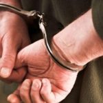 Bătaie ca-n Vestul Sălbatic pe terasa unui bar din Olt. Patru persoane au fost reţinute pentru 24 de ore