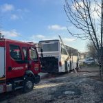 Incident grav în județul Timiș. Un autobuz în care se aflau 52 de persoane a luat foc