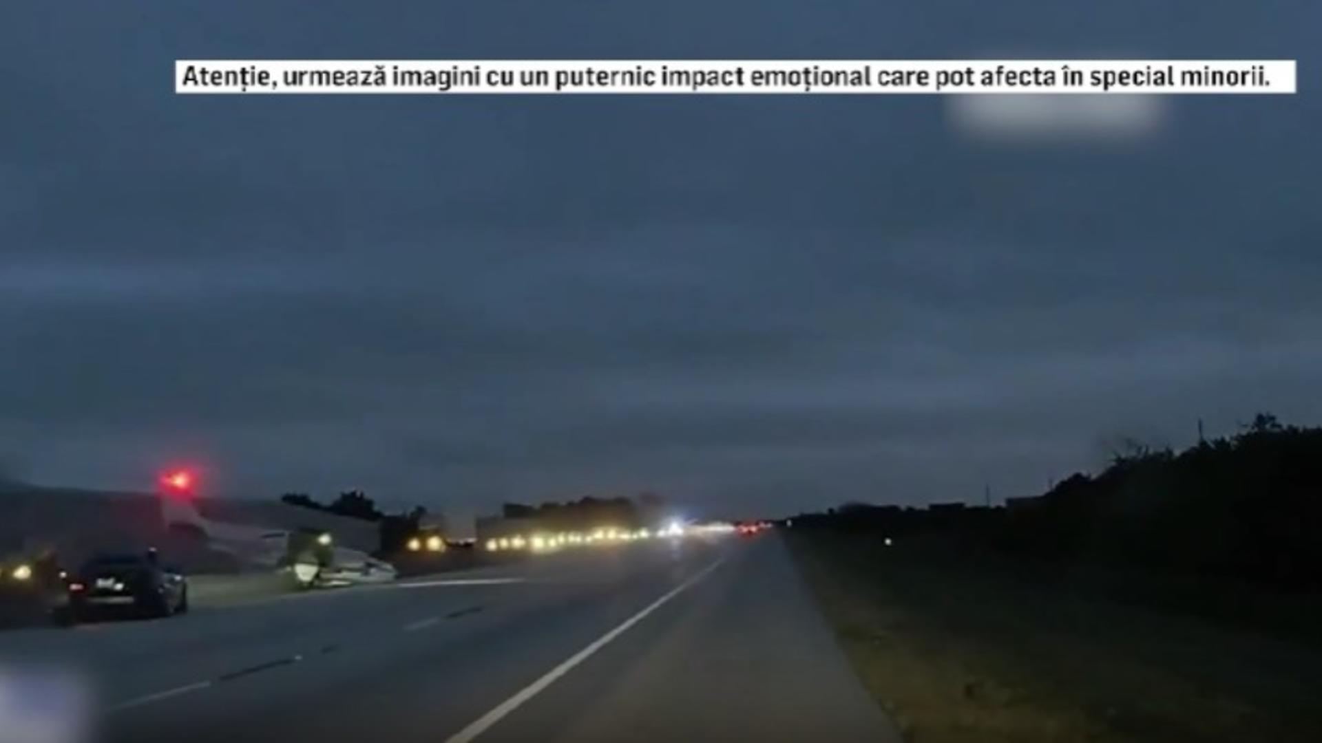 Avion prăbușit pe autostradă peste o mașină