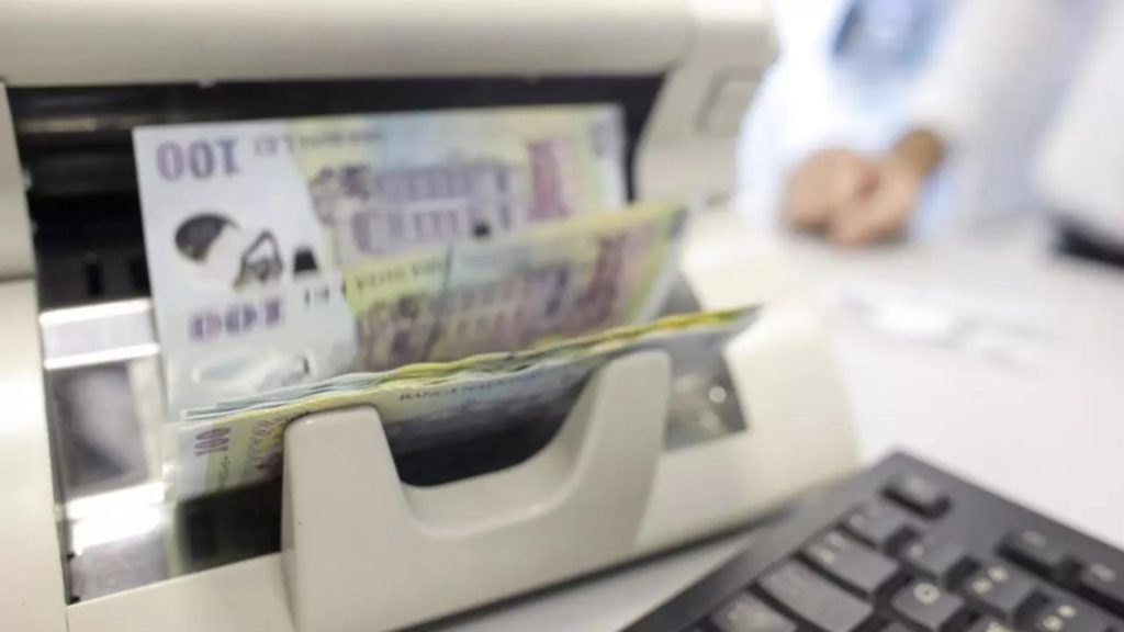Avertisment BNR: Populația își achită datoriile, firmele românești se afundă în credite neperformante