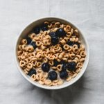 Studiu alarmant în Europa: „chimicale eterne” depistate în cantități ridicate în cerealele pentru micul dejun