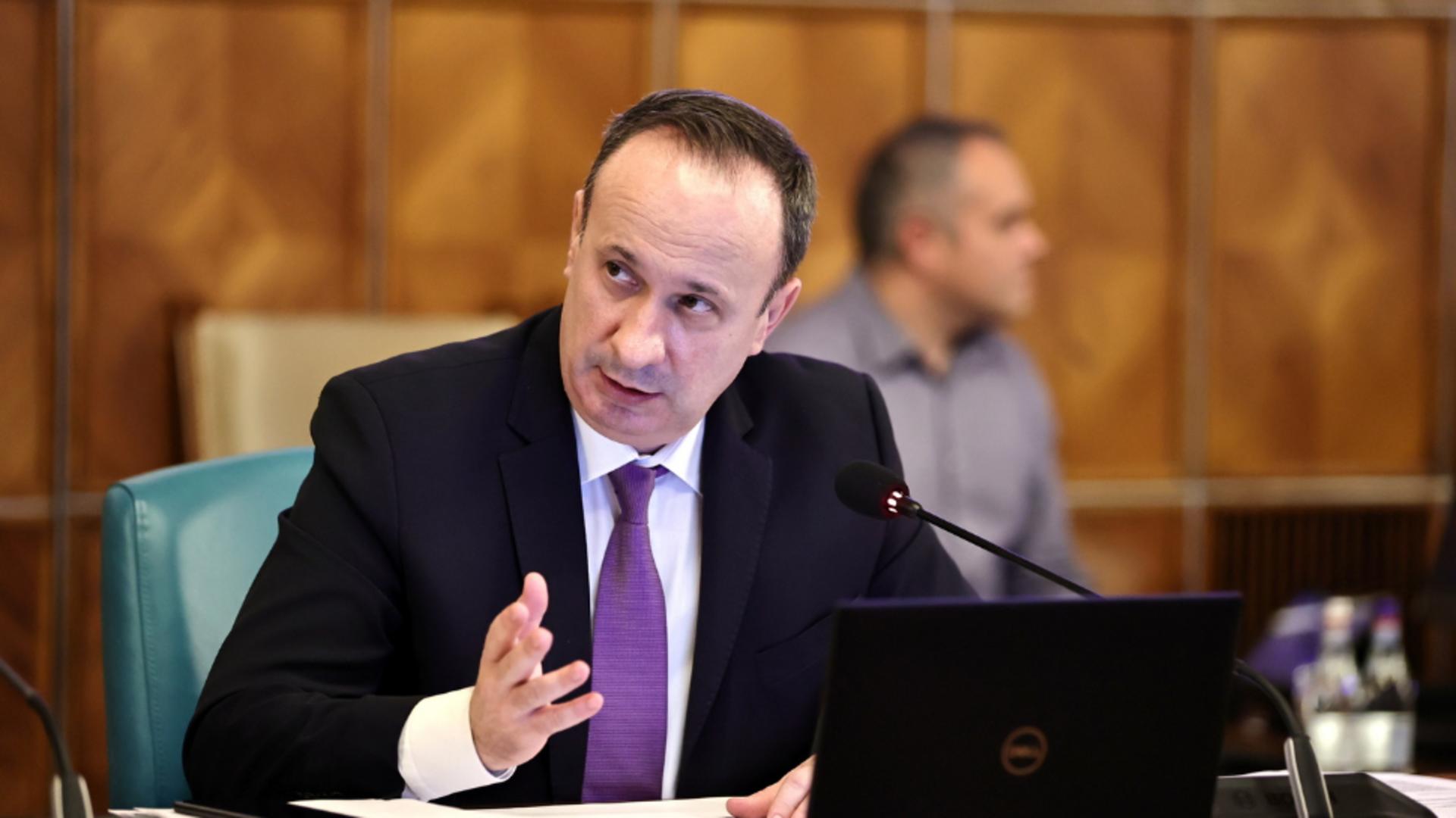 Fostul ministru Adrian Câciu, atac dur după anunțul privind execuția bugetară: „Au MINȚIT. Nu au existat facturi ascunse!”