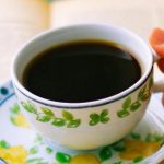 Ce se întâmplă dacă pui câteva cristale de sare în cafea. Trucul la care nu vei mai renunța