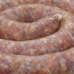 Câtă sare se pune la cârnații de casă? Rețeta bunicii care redă gustul din copilărie