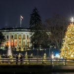 Prima felicitare de Crăciun după revenirea la Casa Albă. Cum au ales Trump și Melania să se afișeze în fotografia oficială