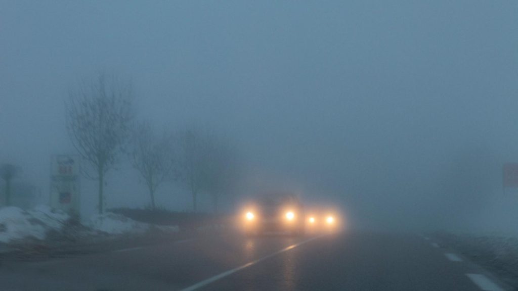 Alertă de la Poliție. Ceață densă în aproape toată țara. Vizibilitatea este sub 50 de metri pe șosele