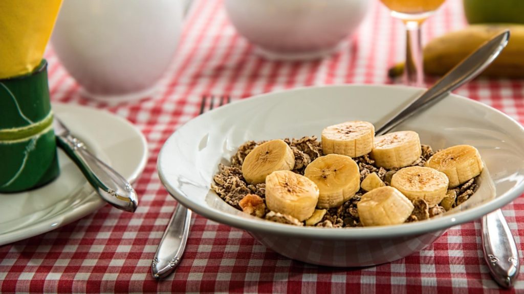 Ce se întâmplă în organism dacă mănânci același mic dejun în fiecare zi. Sfatul oferit de nutriționiști