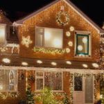 Tragedie înainte de sărbători: un bărbat a murit în timp ce instala decorațiuni luminoase pe casă