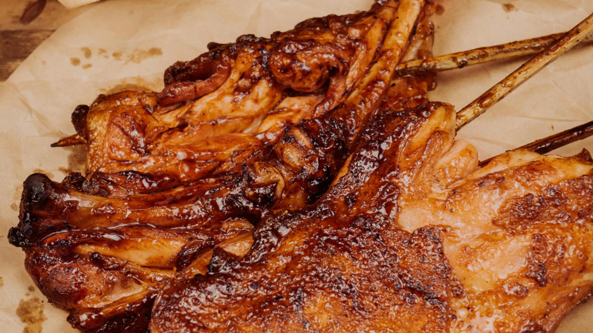 Cum să prepari cele mai bune coaste de porc cu mere și rozmarin