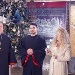 Părintele Emil Cărămizaru, moment emoționant în biserică. Colindul  „Flori de Cer”, cântat cu emoție de Crăciun. VIDEO