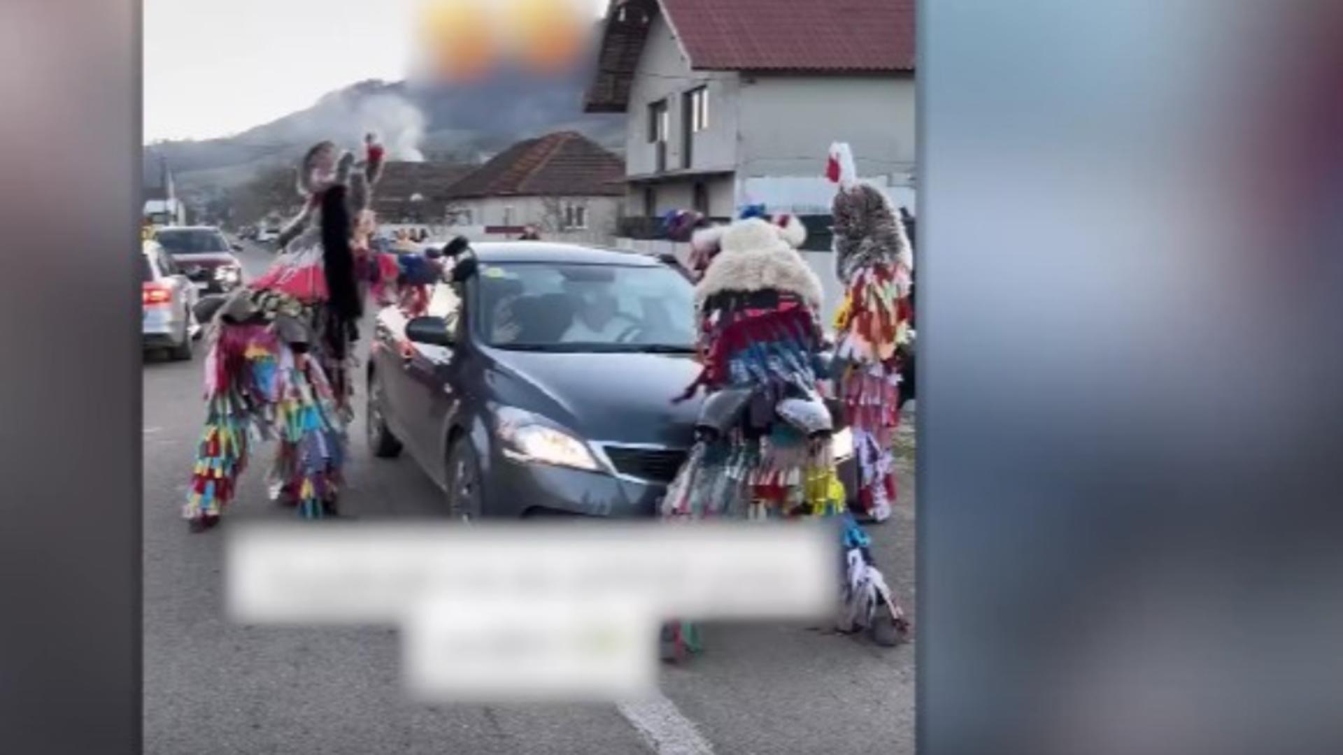 Mașină zgâlțâită de colindătorii nemulțumiți de banii primiți