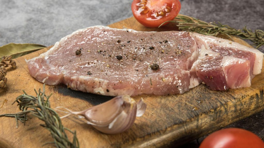 Ce trebuie să faci cu carnea pentru a se frăgezi și a avea un gust aparte. Trucul pe care trebuie să-l cunoască toate gospodinele