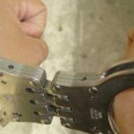 Bărbat reținut, după ce a ignorat ordinul de protecție și a vandalizat dispozitivul de supraveghere