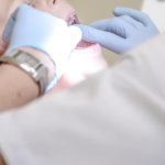 Clinica dentară unde a murit Sara susține că micuța a fost sedată profund, nu anesteziată. Părinții susțin altceva