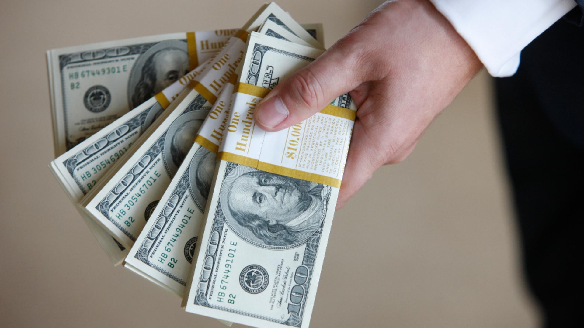 Șeful pe care și-l dorește oricine. Și-a vândut afacerea și a oferit fiecărui angajat bonusuri de 400.000 de dolari