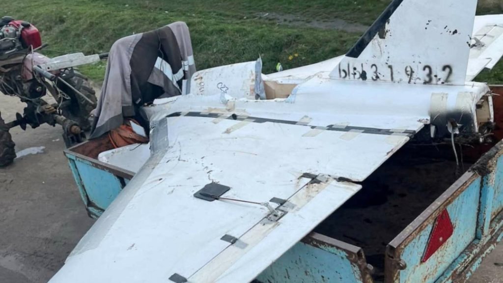 A găsit o dronă rusească pe câmp și a pus-o pe remorcă. Plimbarea care a lăsat autoritățile din Republica Moldova cu gura căscată – VIDEO