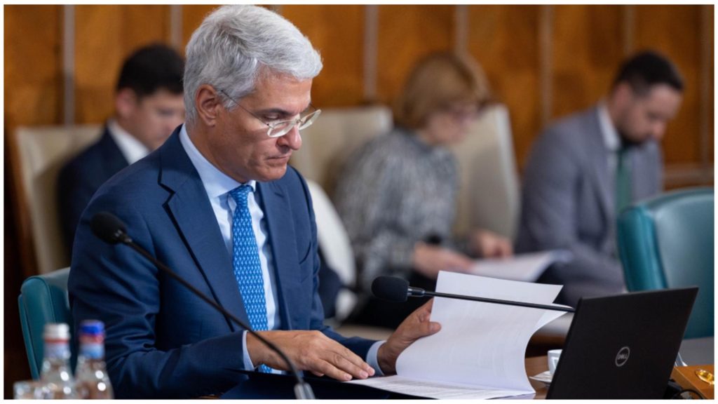 Conflict de interese în Guvernul lui Bolojan. Dragos Pâslaru își dă singur contracte lui