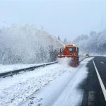 Iarnă în toată regula în România. Drumarii au intervenit pe trei drumuri naționale și două drumuri județene din Maramureș