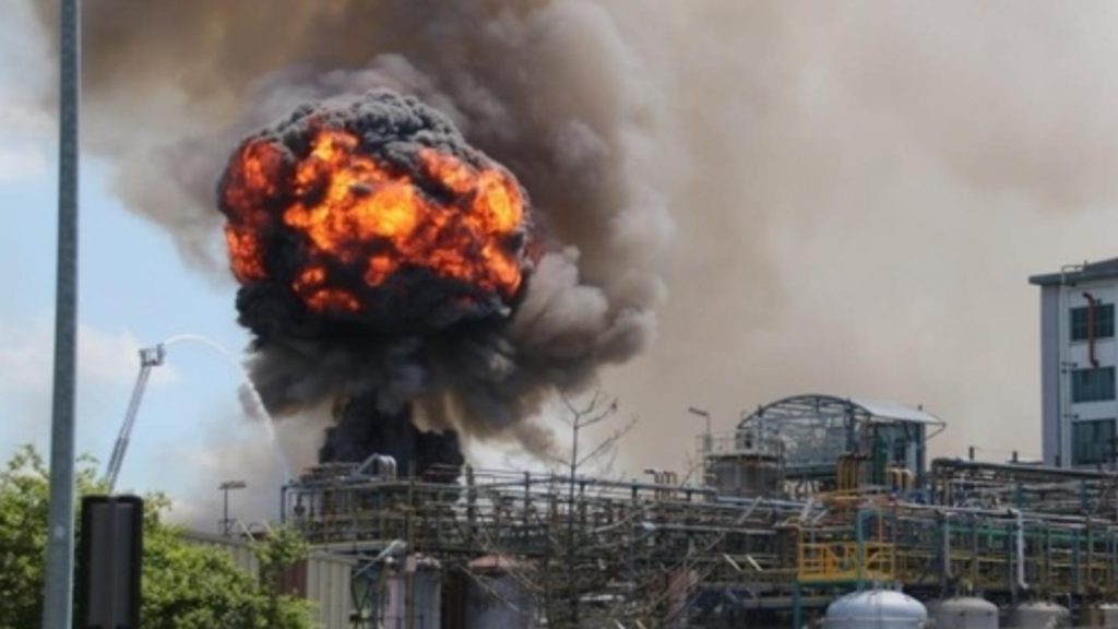 Tragedie la o uzină chimică din Franța: un angajat a murit în urma unei explozii devastatoare