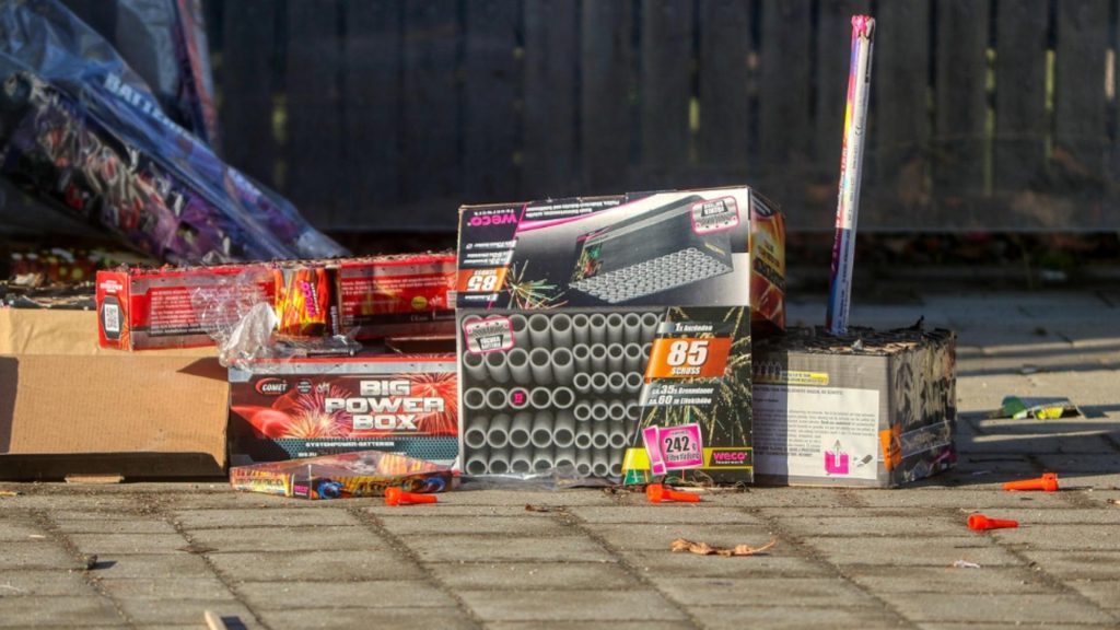 Percheziții în județul Călărași. Peste 5.000 de articole pirotehnice ilegale, confiscate de polițiști