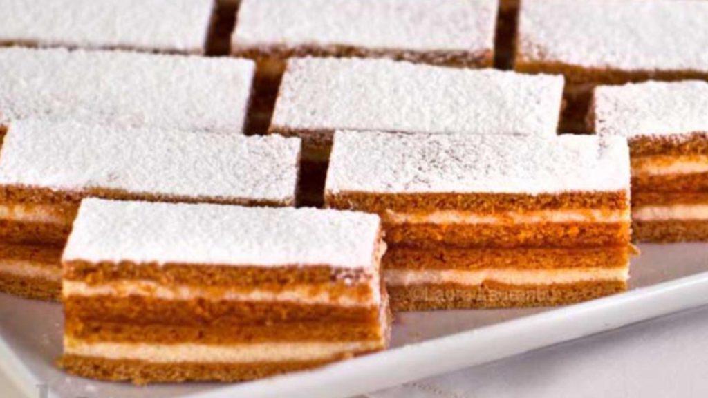 Prăjitură cu miere. Rețeta rapidă, simplă și delicioasă, pe care trebuie să o ai pe masa de sărbători