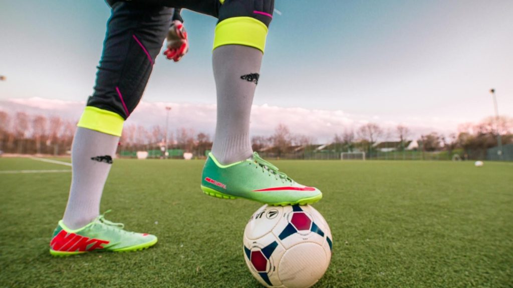 Șase fotbaliști au ajuns de urgență la spital. Cineva le-a turnat acid în ghetele de fotbal