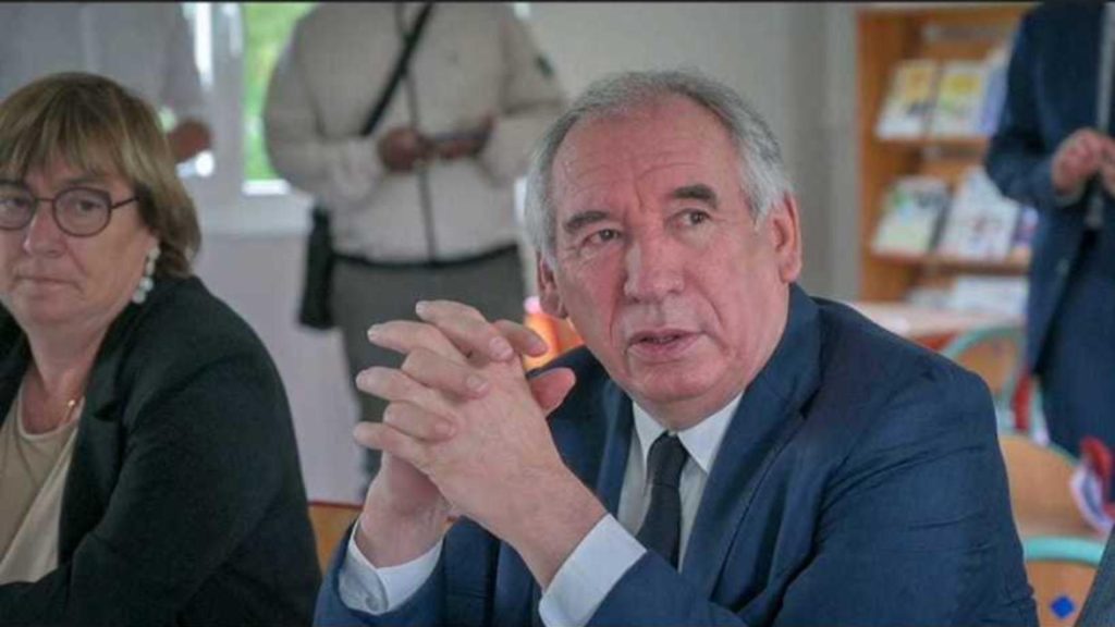 Fost premier francez, internat în spital după ce a dezvoltat o formă gravă de gripă