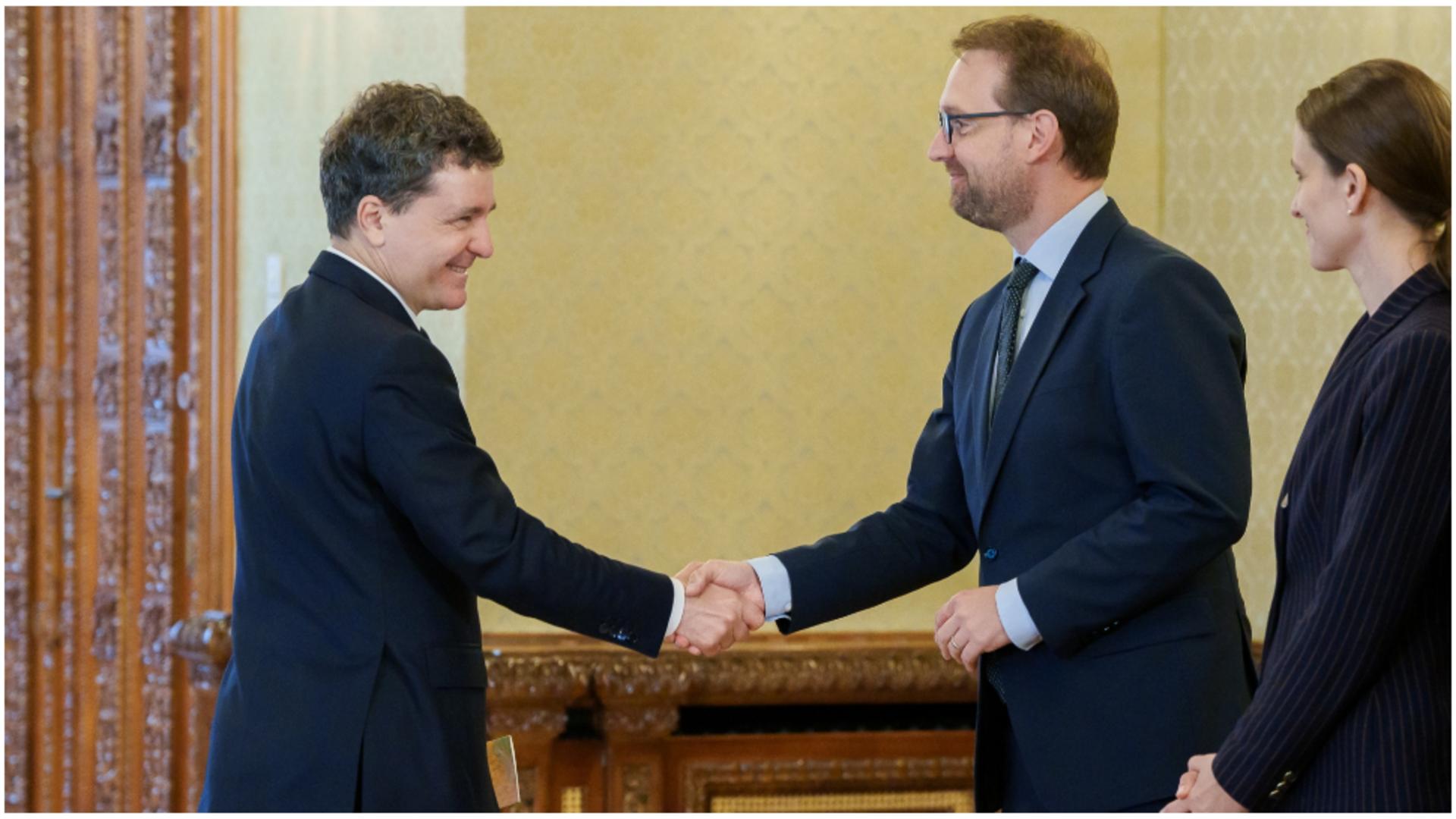 Fritz merge cu Nicușor Dan la Paris, după eșecul la Capitală. Discuții despre achiziții militare