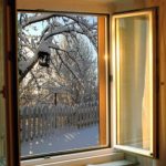 Cât timp trebuie să ții geamul deschis iarna. Trucul secret care te ajută să aerisești locuința fără să pierzi căldură