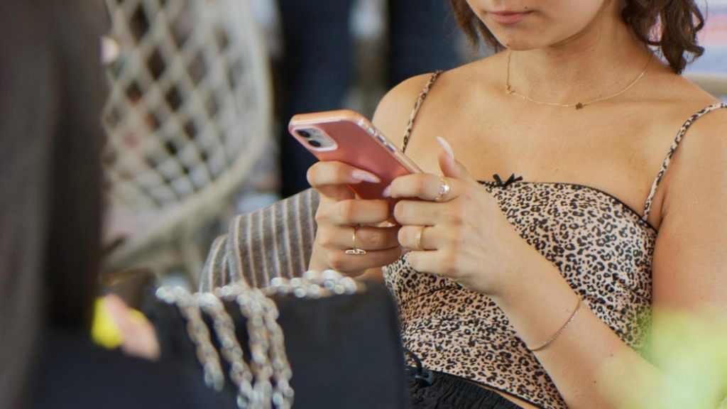 Cum poți să scapi de dependența de telefon în numai 10 zile? Un profesor finlandez explică pașii