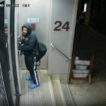 Cel mai nepregătit hoț: a vrut să spargă o corporație și a rămas cu mânerul ușii în mână