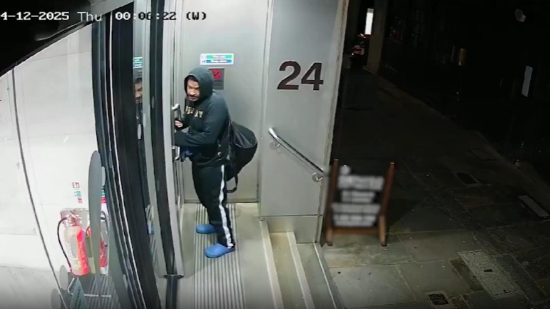 Cel mai nepregătit hoț: a vrut să spargă o corporație și a rămas cu mânerul ușii în mână