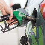 Carburanții se ieftinesc de la anul. Cât costă un plin de rezervor față de luna trecută